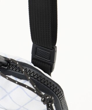 JOSEPH ABBOUD MOUNTAIN 【Flowfold・リサイクル素材】Portland Phone Bag 0.25L クロスボディバッグ ホワイト系