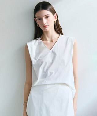 BEIGE， YANN / Vネックタックブラウス