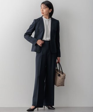 23区 【吸水速乾/UVケア/防シワ性】バックサテンアムンゼン パール釦 タック ブラウス ライトグレー系