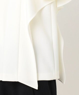 23区 【R(アール)】ダブルクロス ラッフルデザインブラウス ホワイト系