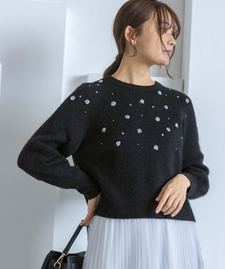 組曲 【WEB限定】モヘヤブレンド ビジューライク刺繍ニット ブラック系