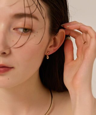 Phoebe 〈金属アレルギー対応/痛くないシリーズ〉スイングドロップライトフィットイヤリング　ゴールド/ニッケルフリー ゴールド