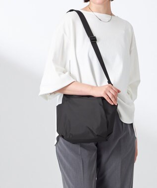 Y'SACCS 【ナイロンタフタ】トラベルショルダー mini ブラック