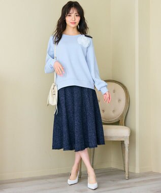 Feroux 【洗える】ローズコサージュ ダンボールプルオーバー スカイブルー系