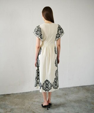 GRACE CONTINENTAL バイカラー刺繍コットンワンピース ホワイト