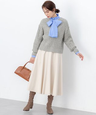 組曲 S 【加藤ローサさん着用 / 前後着用可】コットンタッチシャーティング刺繍入り ブラウス ブルー系