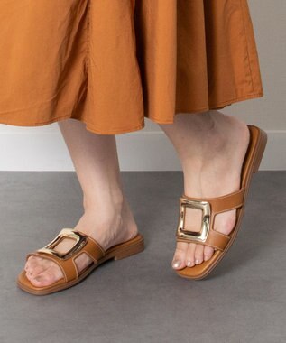 INTER-CHAUSSURES 【Oh my Sandals】メタルバックルフラットサンダル