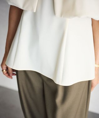 #Newans ＜亀恭子さんコラボ＞取り外し可能ケープ付きペプラムブラウス オフ