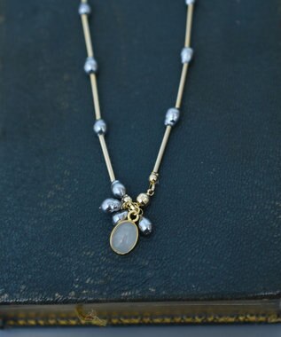 monshiro ガラスパールラインショート ネックレス シルバーグレー