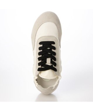 ing <ing>シャーリングローヒールスニーカー ホワイト