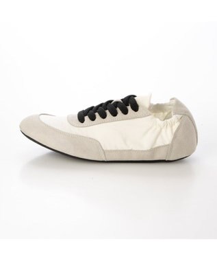 ing <ing>シャーリングローヒールスニーカー ホワイト