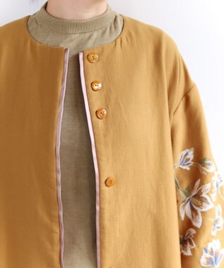 muuc 〈遠州織物の工場で織られた上質なコットン生地〉モクレン刺繍 ノーカラー ワイドシルエット コート（セットアップ可能） イエロー×ホワイト