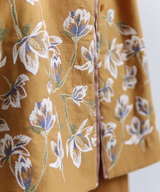 muuc 〈遠州織物の工場で織られた上質なコットン生地〉モクレン刺繍 ノーカラー ワイドシルエット コート（セットアップ可能） イエロー×ホワイト