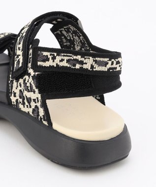 steppi ナロー ストラップ スポーツサンダル レオパード