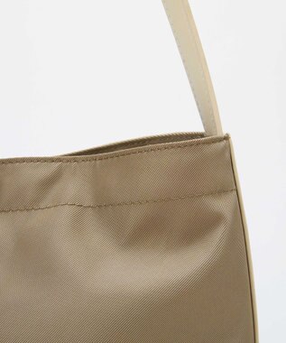 TOPKAPI 【TREASURE TOPKAPI】ナイロン センターベルト 2way ショルダーバッグ　軽量 / 肩掛け グレージュ