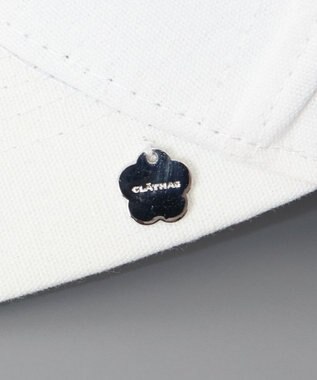 AURORA 【 CLATHAS.（クレイサス）】刺繍チャーム付きキャップ オフホワイト