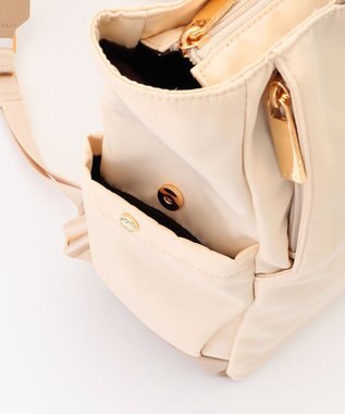 LA BAGAGERIE ツイルナイロン×エナメル リュックサック アイボリー