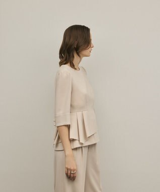 GRACE CONTINENTAL トリアセペプラムトップ ベージュ