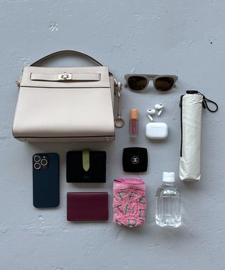 組曲 ベルトデザインスクエアショルダーバッグ アイボリー系