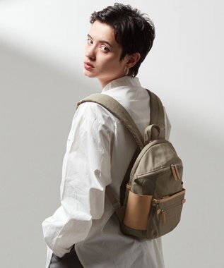 Y'SACCS 【ナイロンタフタ×リサイクルレザー】デイリーミニリュック ライトグレー