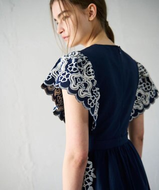 GRACE CONTINENTAL バイカラー刺繍コットンワンピース ネイビー