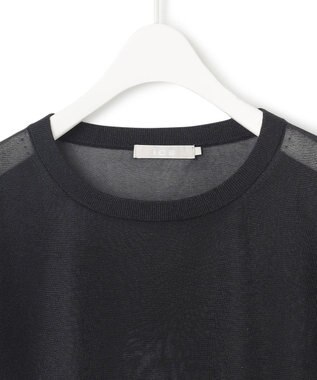 ICB 【MAG×スタイリストコラボ】シャイニーシアーニット×サテンストレートパンツ ブラックニット×ベージュパンツ