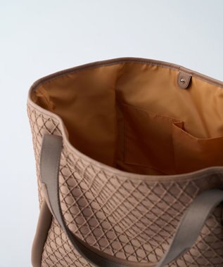 MIYABIYA LAQUOH【撥水加工】篭目柄エンボスボンディングトートS カフェオレ