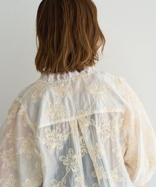YECCA VECCA フリルVネック刺繍シアーシャツ Ivory