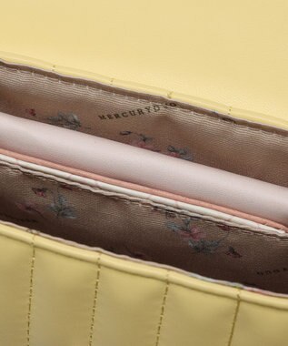 style code 【MERCURYDUO/マーキュリーデュオ】ストライプキルティング　フラップショルダーバッグ イエロー