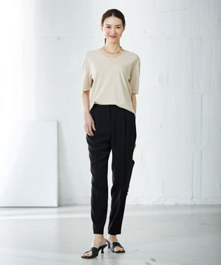 ICB 【人気のため新色追加・洗える】Naiaバックサテン テーパードパンツ ブラック系