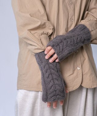 AND WOOL 〈上質な素材と手仕事から生まれた優しいニット〉メリノウール・ケーブルアームウォーマー ブラウン
