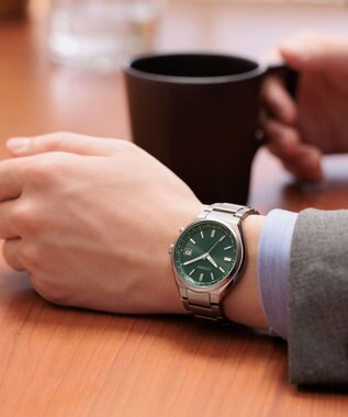 CITIZEN 【光発電エコ・ドライブ電波時計】スーパーチタニウムを採用した軽量ウオッチ