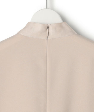 ICB 【新色追加・WEB限定カラーあり】FluidBackSatin ドルマンスリーブボウタイブラウス トープ［WEB限定］