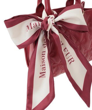 Maison de FLEUR スカーフ付きリボンキルティングスクエアトート Red