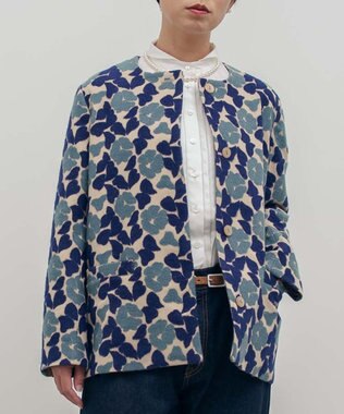 muuc 〈特別感溢れる全面刺繍〉庭椿の刺繍 ノーカラーショートコート 吸湿発熱 日本製 軽く希少な限定素材 ベージュブルー