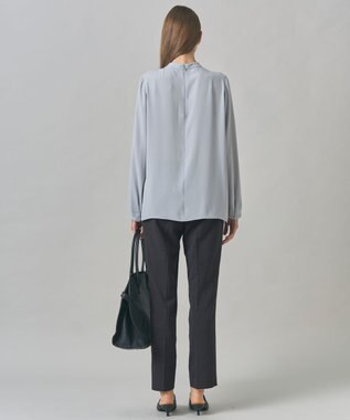 ICB L 【接触冷感・UVケア・速乾・洗える】BackSatinAmunzen ハイネックブラウス サックスグレー系