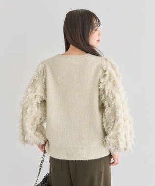 Green Parks ・ｆｕｒｒｙ　ｒａｔｅ　ラメフェザー袖フリンジニット Off White