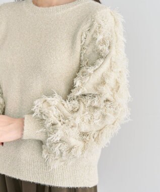 Green Parks ・ｆｕｒｒｙ　ｒａｔｅ　ラメフェザー袖フリンジニット Off White