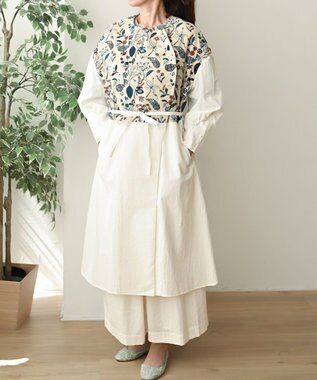 muuc 〈心地よいコットン・シアサッカー生地〉筆記帳刺繍ベルトデザイン切り替え 後ろゴム有り フレアーパンツ ホワイト