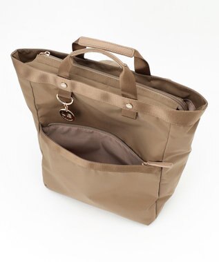 LA BAGAGERIE チャーム付き　ナイロンスクエアリュック ベージュ