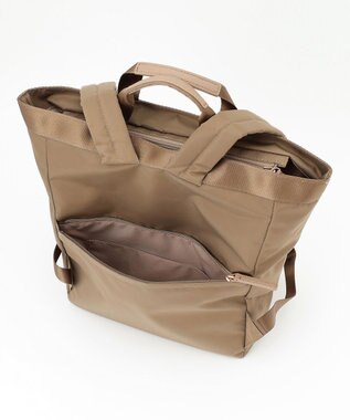 LA BAGAGERIE チャーム付き　ナイロンスクエアリュック ベージュ