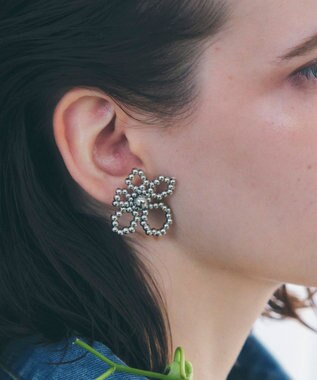 YECCA VECCA メタルビーズフラワーピアス