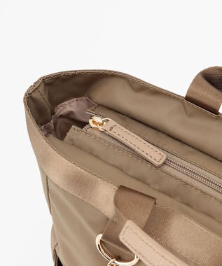 LA BAGAGERIE チャーム付き　ナイロンスクエアリュック ベージュ