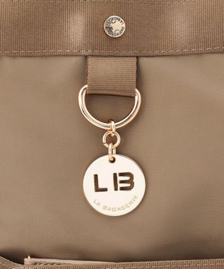 LA BAGAGERIE チャーム付き　ナイロンスクエアリュック ベージュ