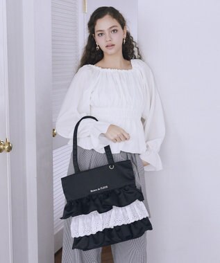 Maison de FLEUR サテンフロントフリルスクエアトートバッグ