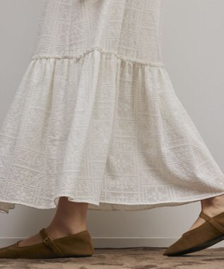 GRACE CONTINENTAL ティアードエンブロイダリースカート ホワイト
