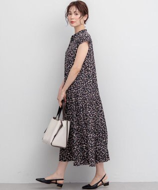 組曲 L 【WEB限定】ギャザーライトデシン ティアードワンピース ブラック×ピンクフラワー系