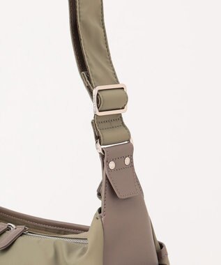 Y'SACCS 【ナイロンタフタ×リサイクルレザー】デイリーショルダー　Mサイズ カーキ