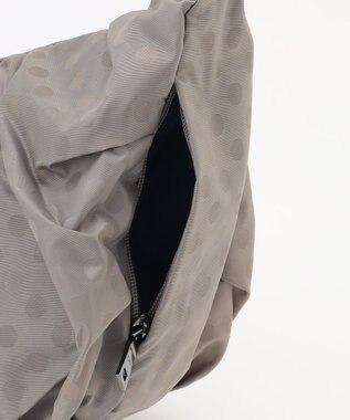 Y'SACCS ドットジャカードショルダーバッグ ライトグレー