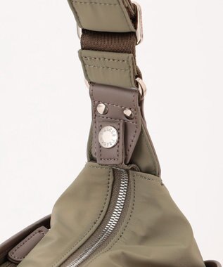 Y'SACCS 【ナイロンタフタ×リサイクルレザー】デイリーショルダー　Mサイズ カーキ